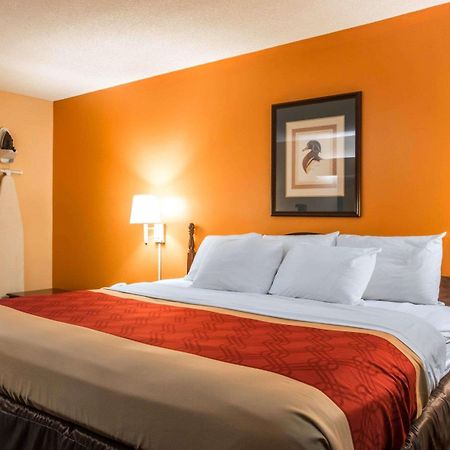יופאלה Econo Lodge מראה חיצוני תמונה