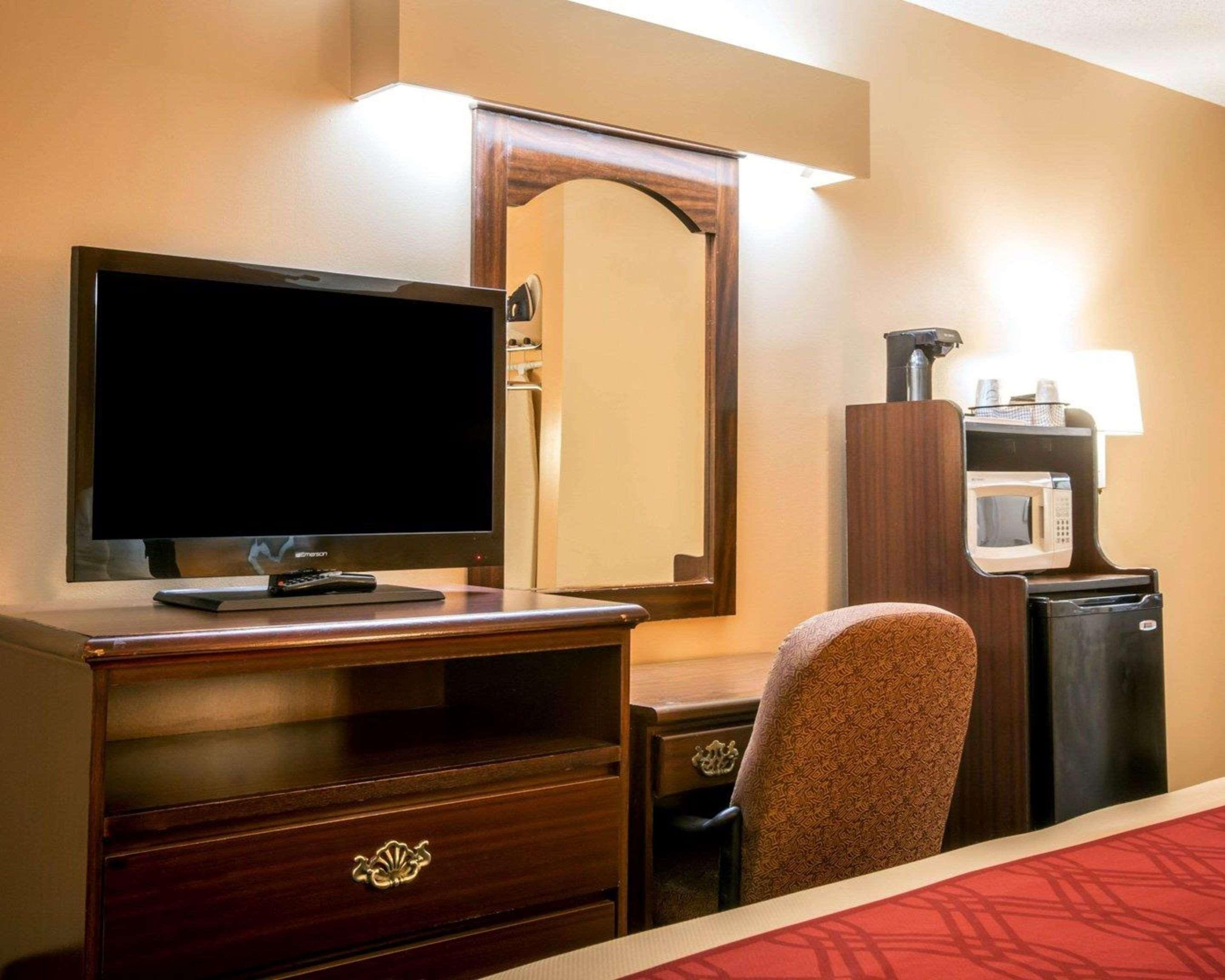 יופאלה Econo Lodge מראה חיצוני תמונה