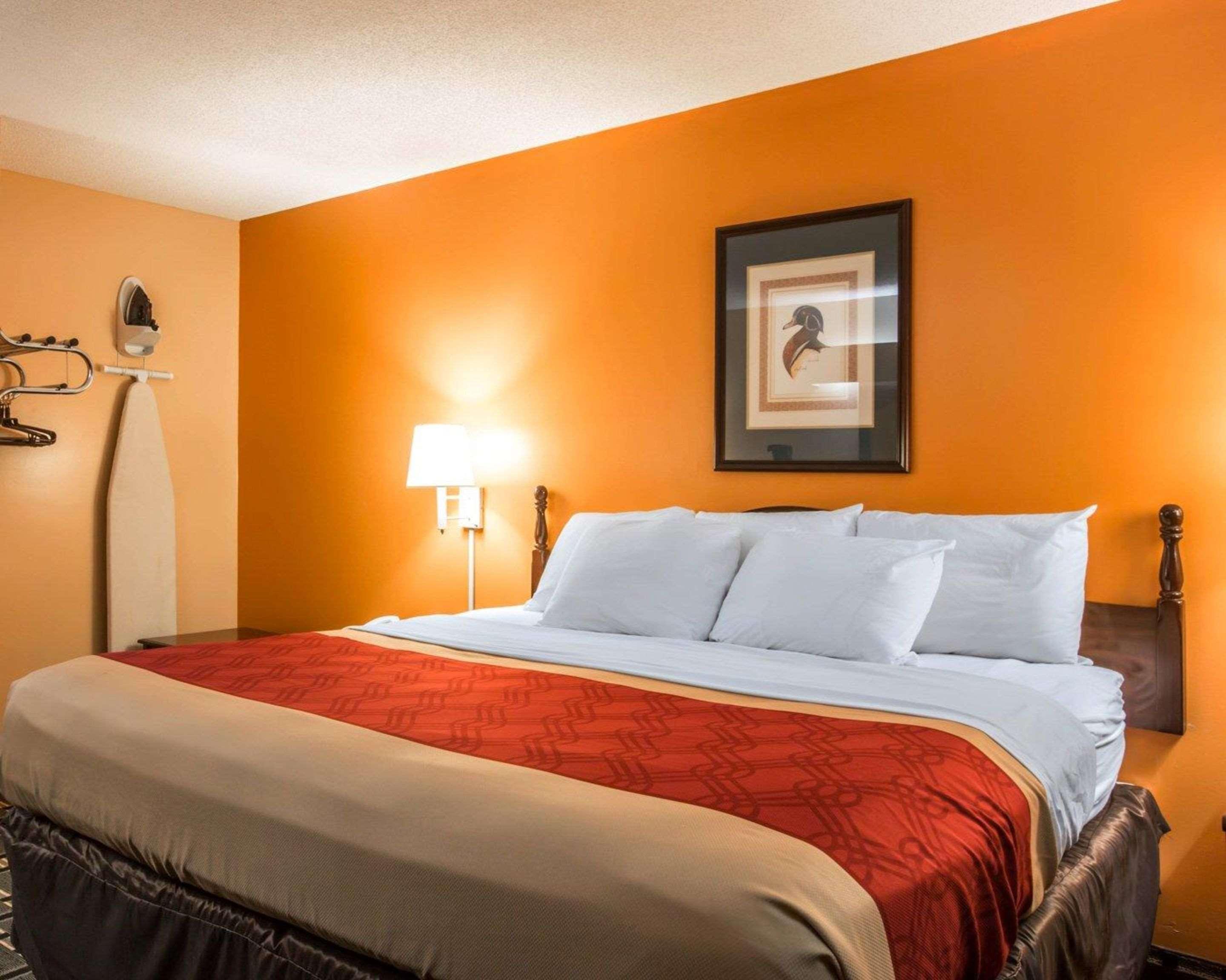 יופאלה Econo Lodge מראה חיצוני תמונה