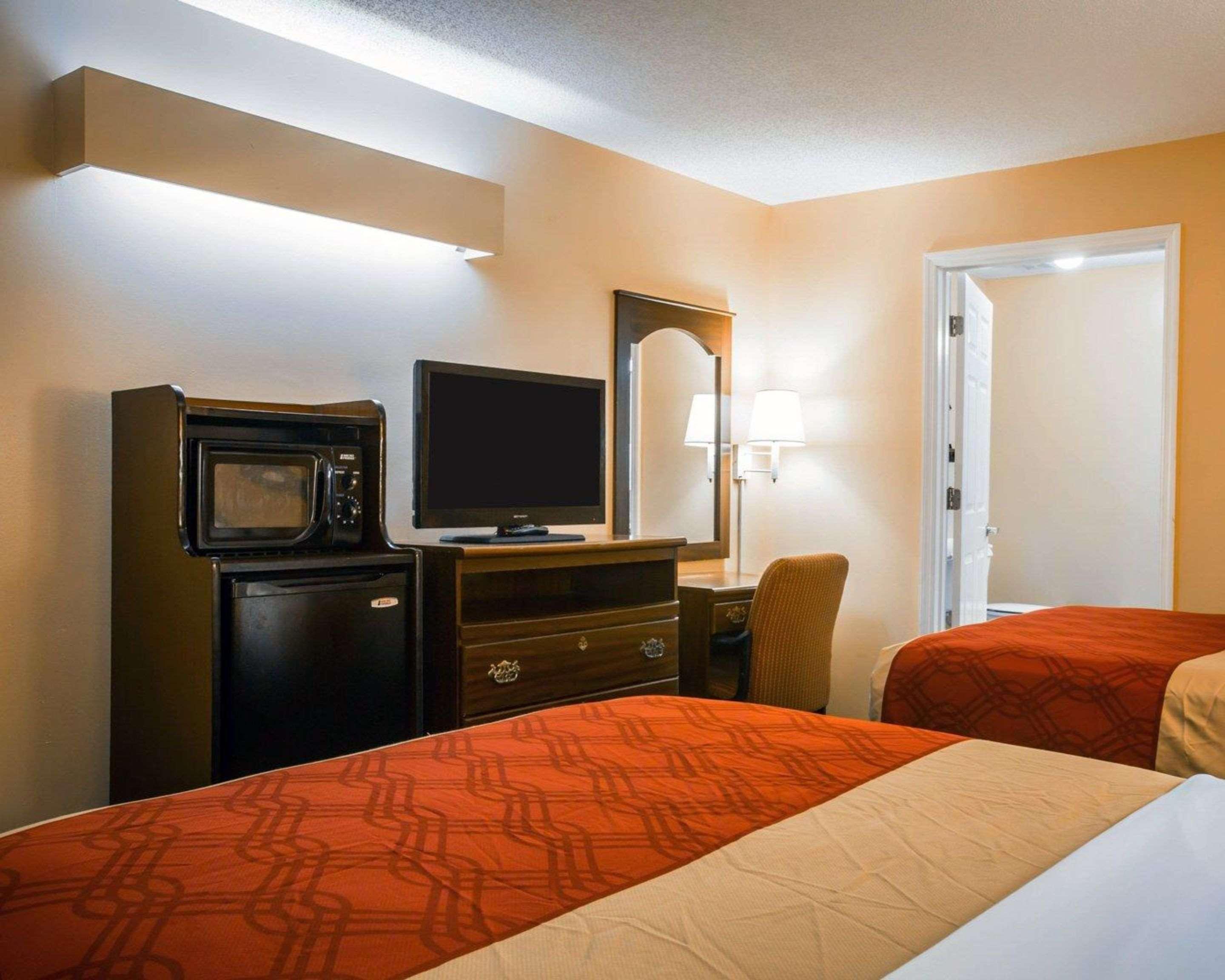 יופאלה Econo Lodge מראה חיצוני תמונה