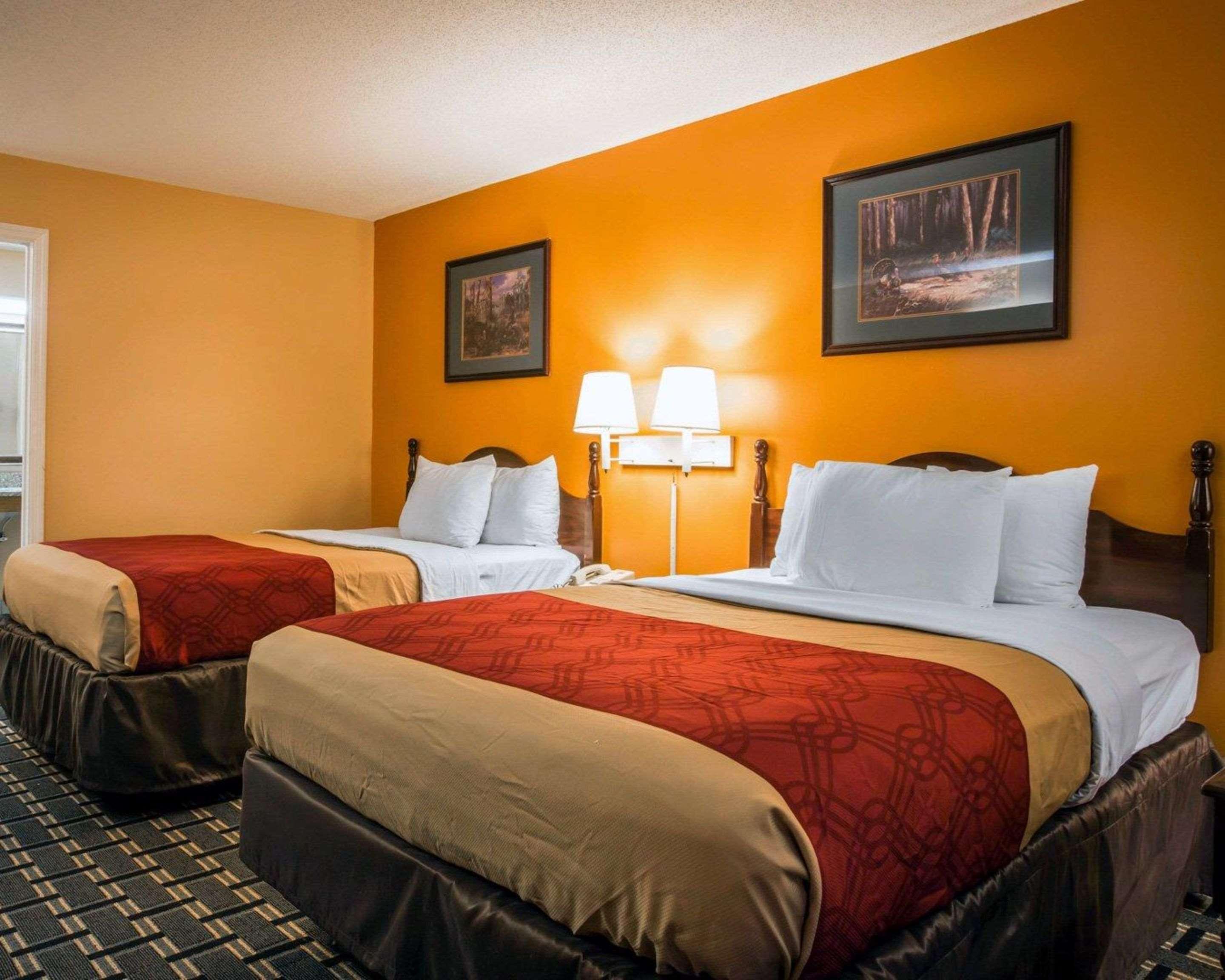 יופאלה Econo Lodge מראה חיצוני תמונה