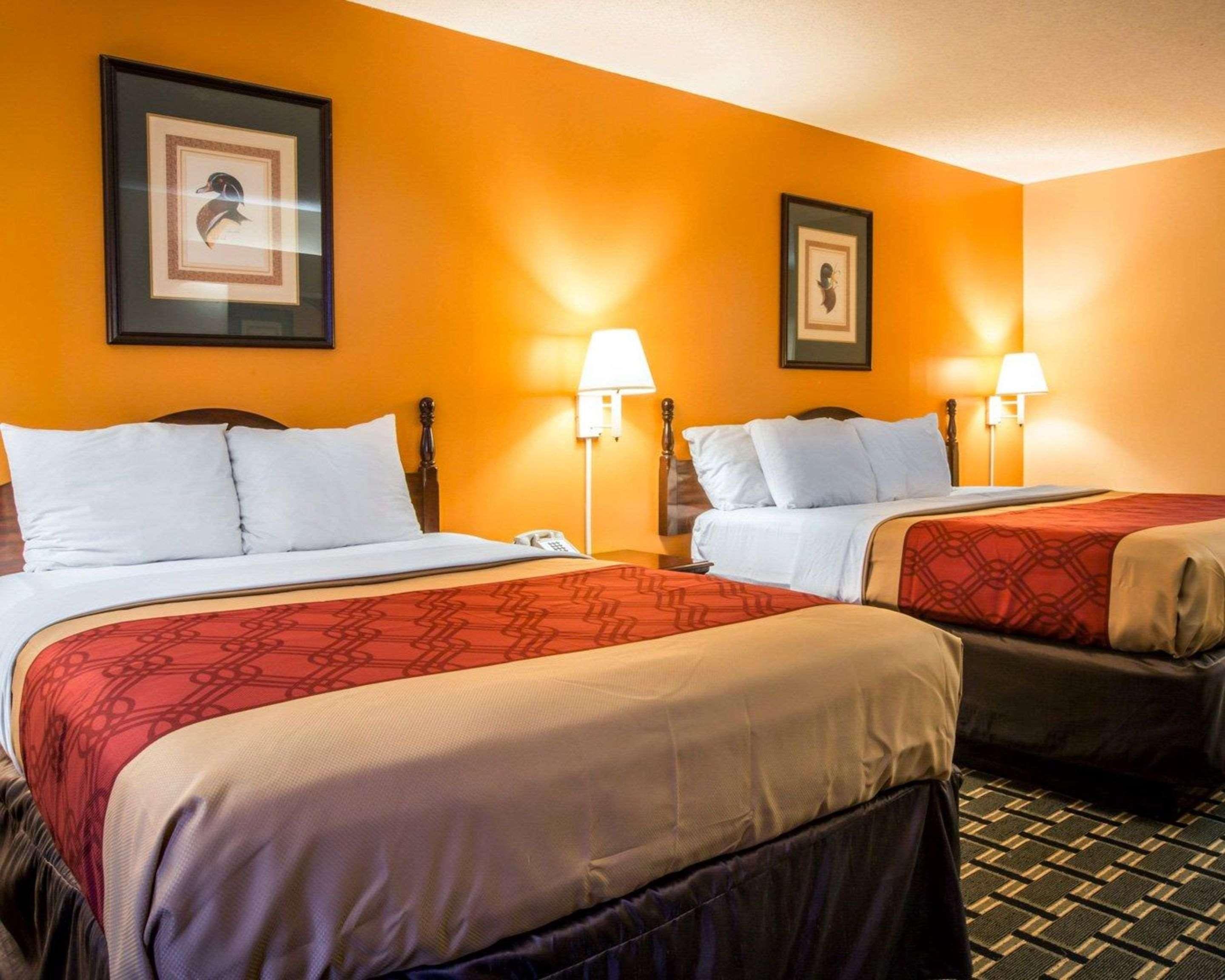 יופאלה Econo Lodge מראה חיצוני תמונה