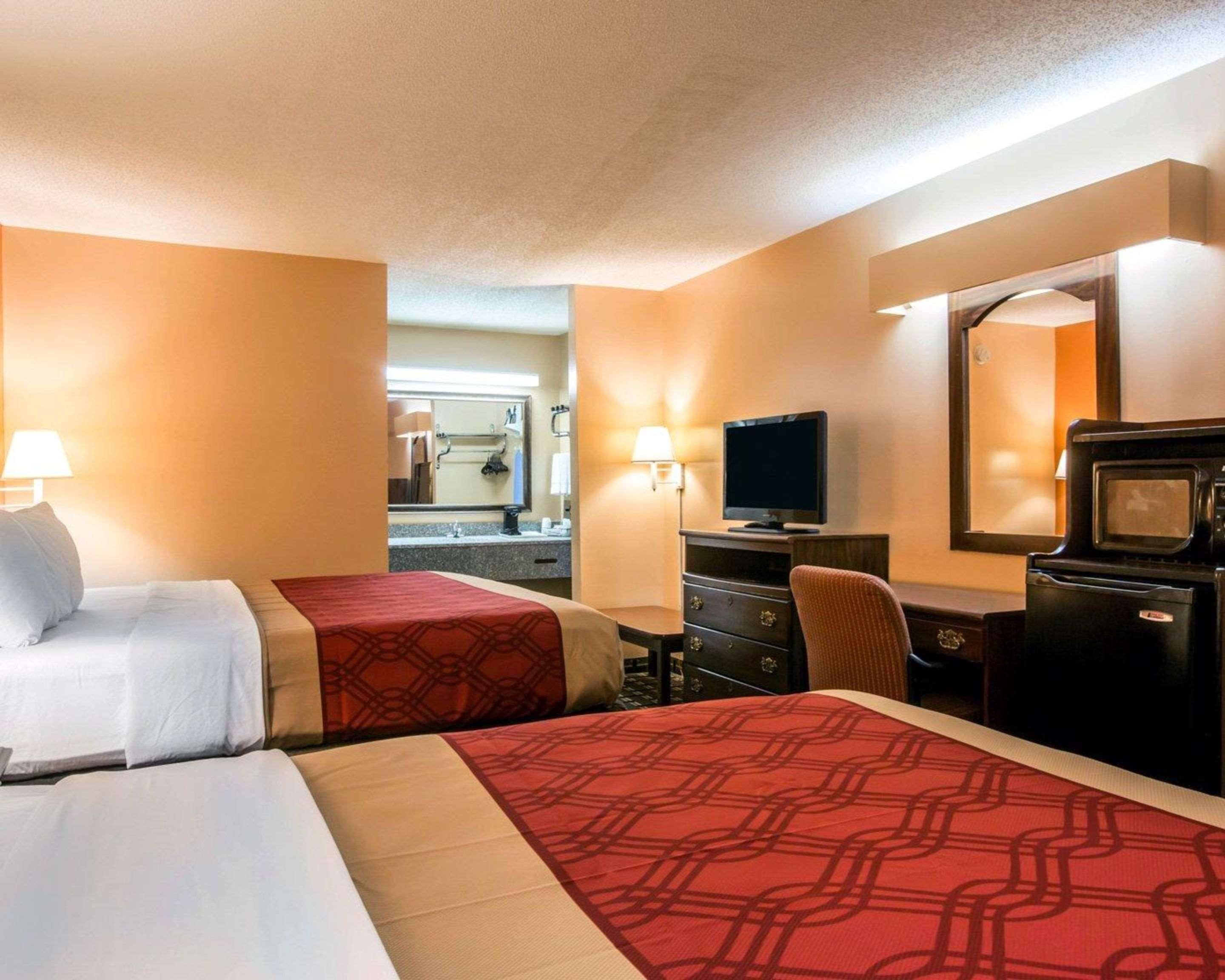 יופאלה Econo Lodge מראה חיצוני תמונה