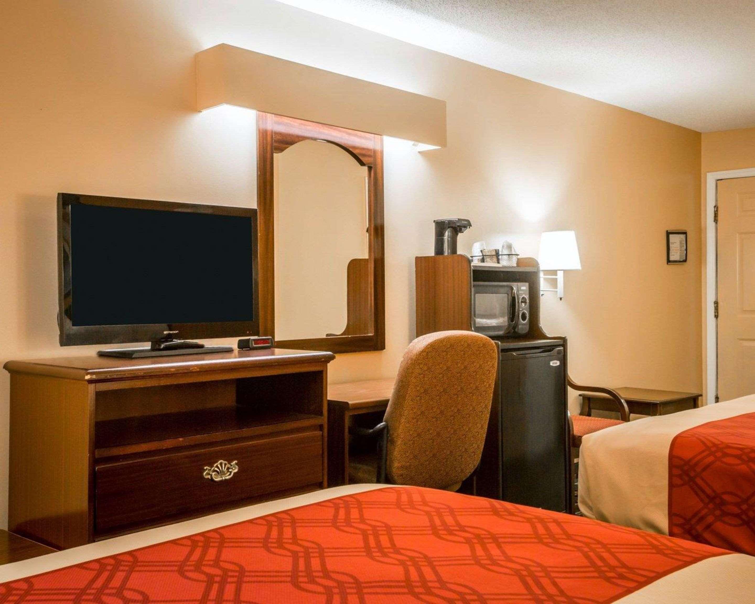 יופאלה Econo Lodge מראה חיצוני תמונה