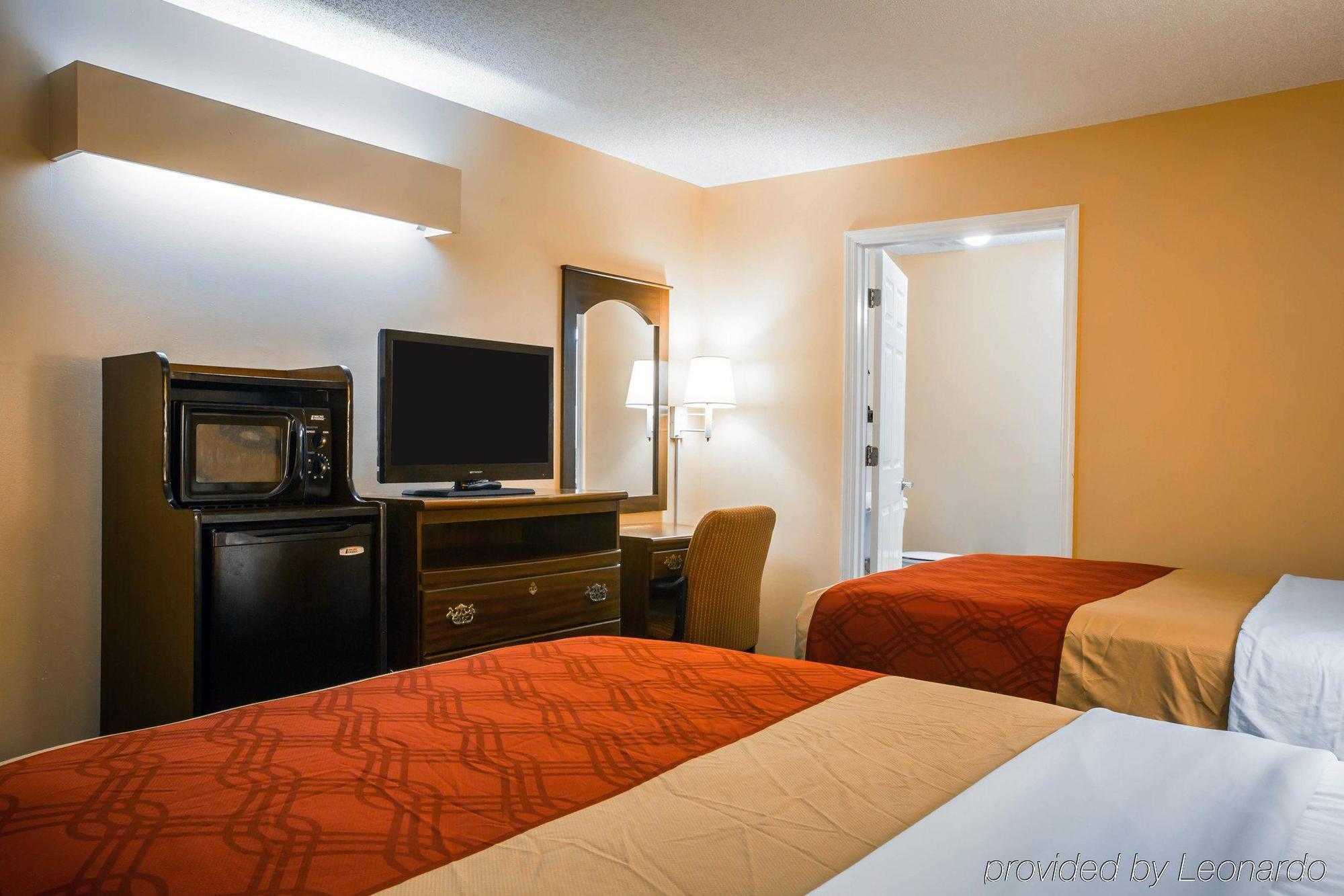 יופאלה Econo Lodge מראה חיצוני תמונה