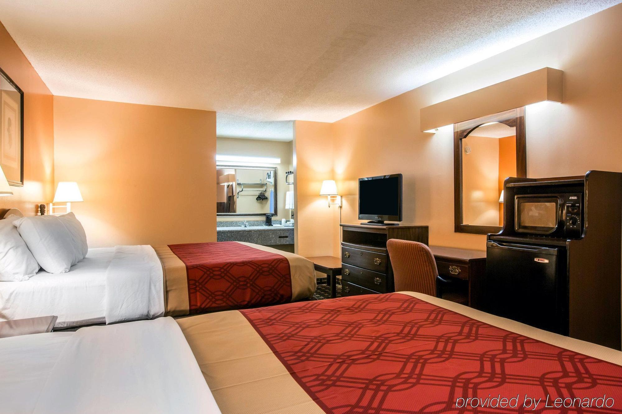 יופאלה Econo Lodge מראה חיצוני תמונה