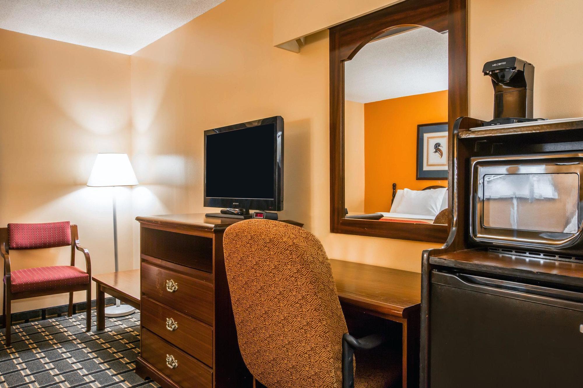 יופאלה Econo Lodge מראה חיצוני תמונה