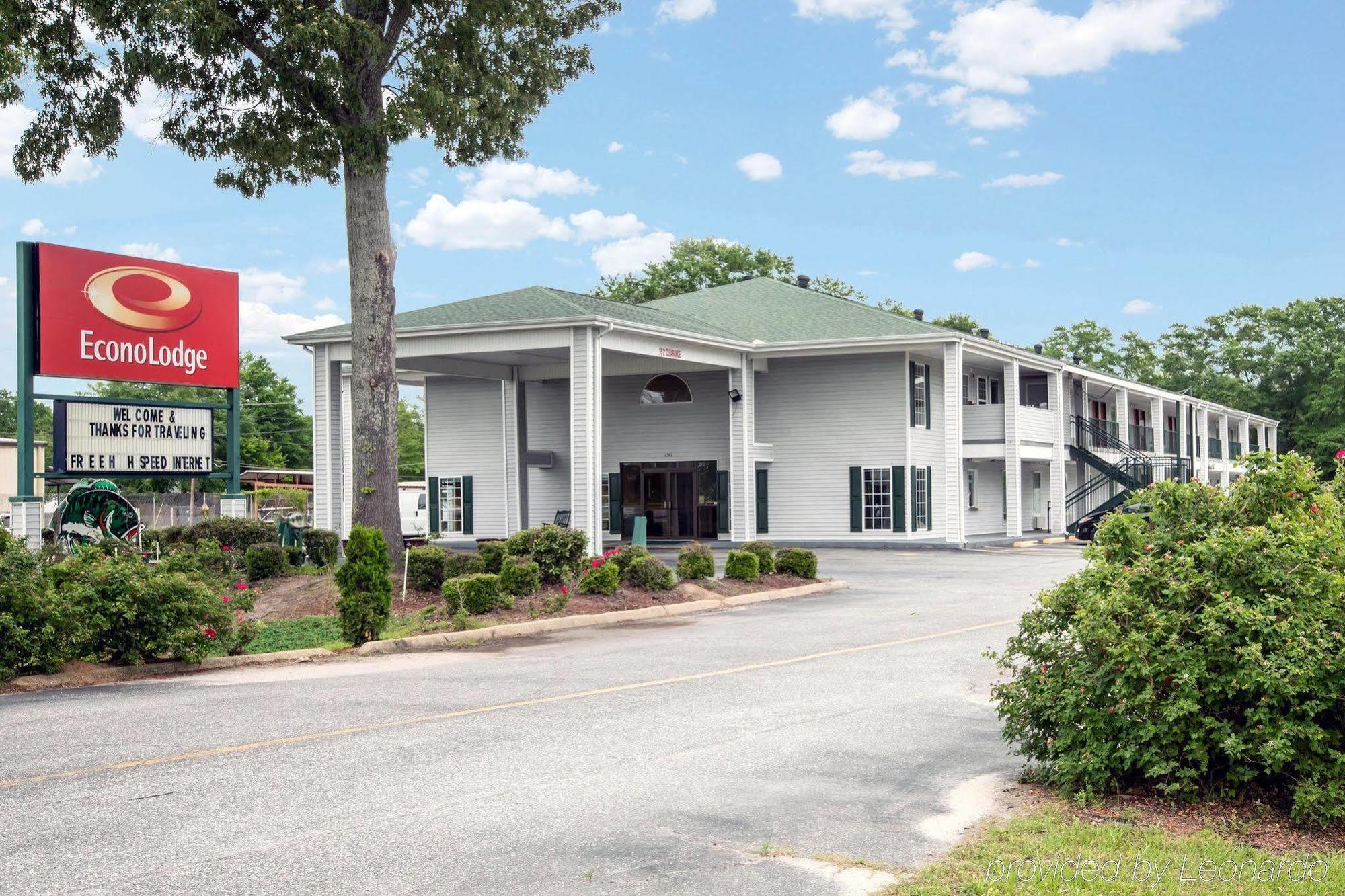 יופאלה Econo Lodge מראה חיצוני תמונה