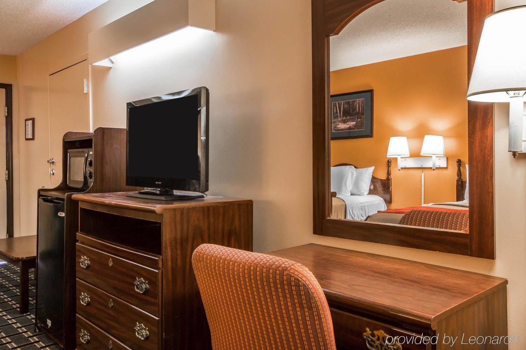 יופאלה Econo Lodge מראה חיצוני תמונה