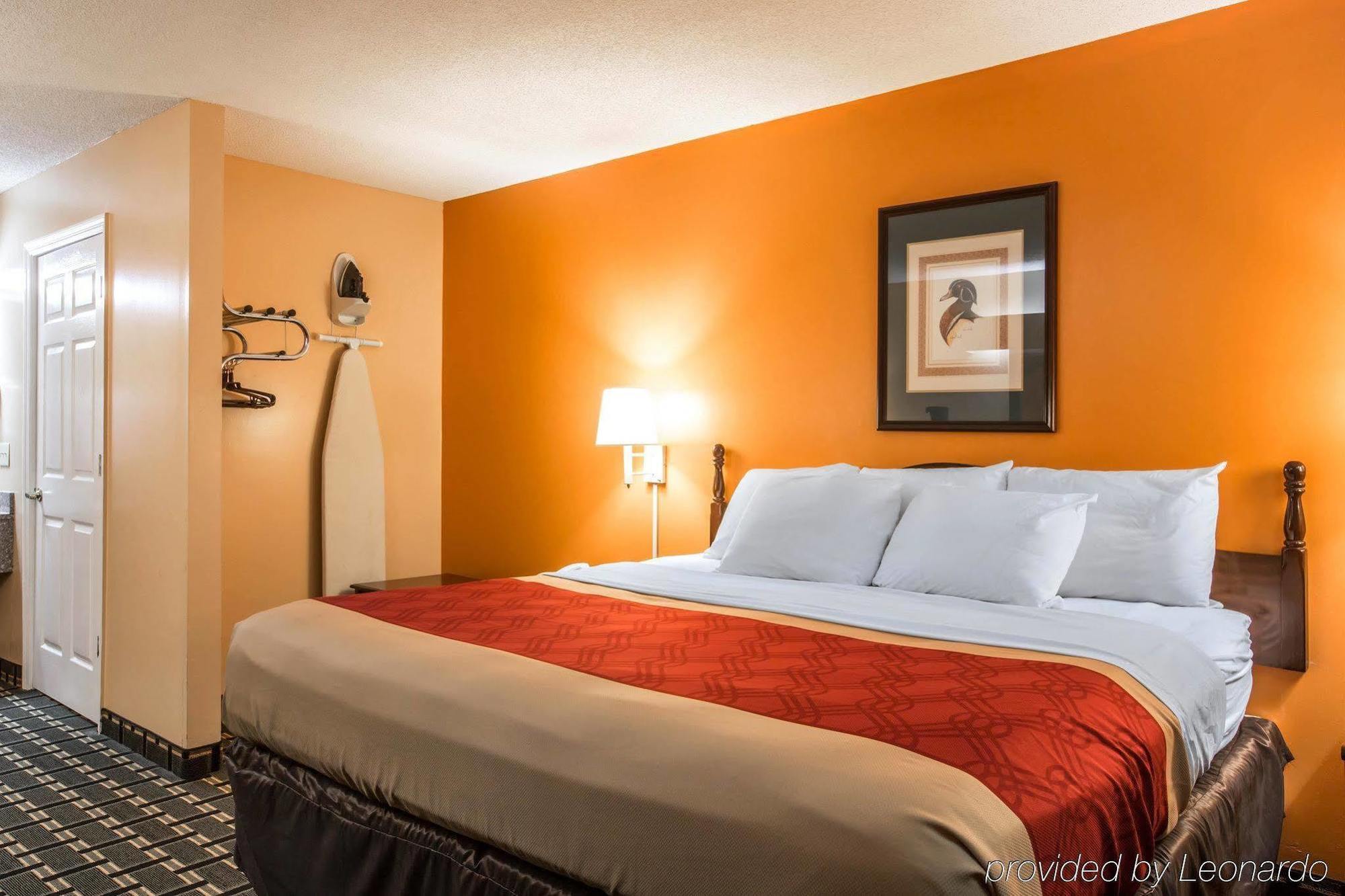 יופאלה Econo Lodge מראה חיצוני תמונה