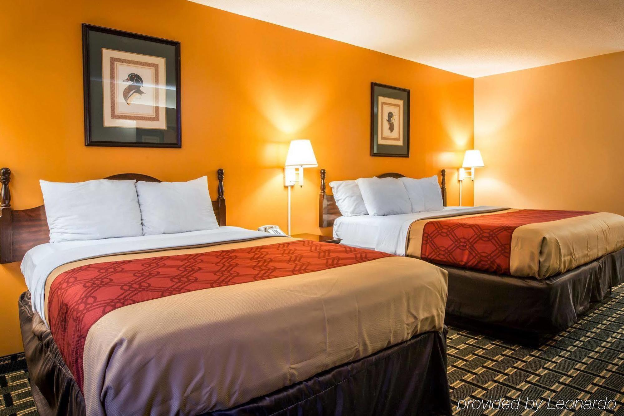 יופאלה Econo Lodge מראה חיצוני תמונה