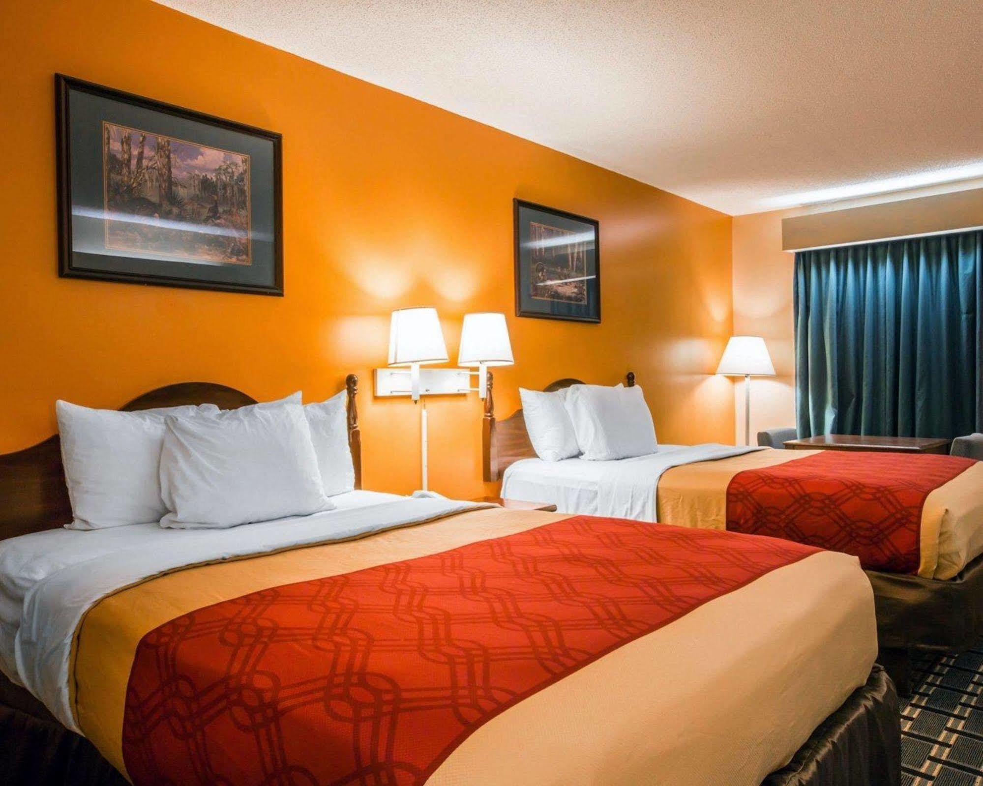יופאלה Econo Lodge מראה חיצוני תמונה
